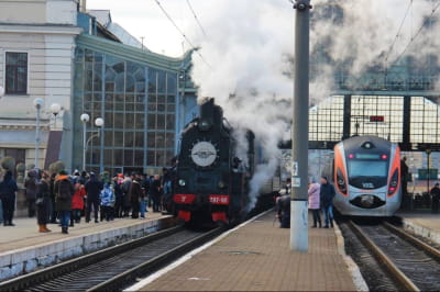 новорічний ретро-потяг у Львові