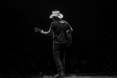 Брэд Пэйсли