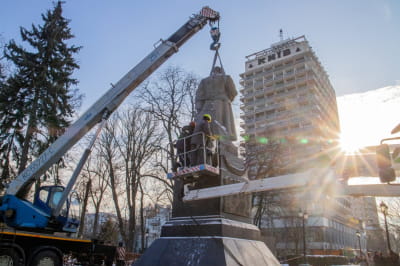 Демонтаж памятника ватутину