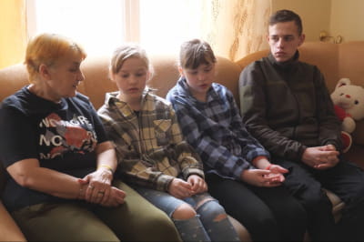 Бабушка с внуками