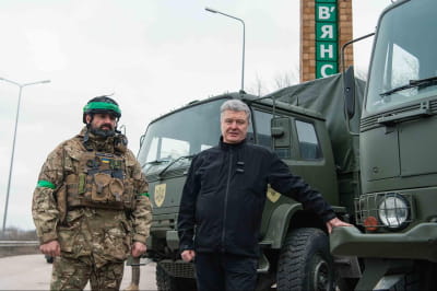 Порошенко передав у 23-й стрілецький батальйон вантажівки DAF і техніку