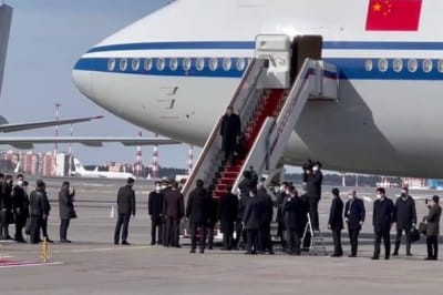 Си Цзиньпин прилетел в Москву.