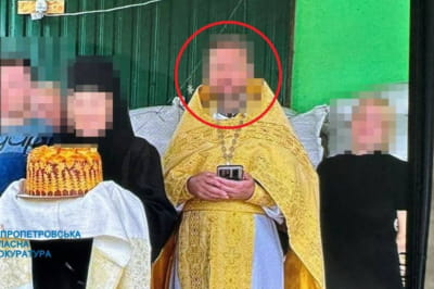 священник