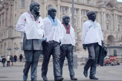 У Ліверпулі пам'ятник The Beatles одягли в українські вишиванки