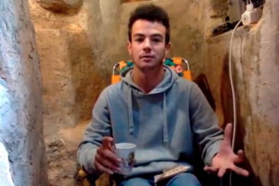 Хлопець посварився з батьками і вирив підземний будинок