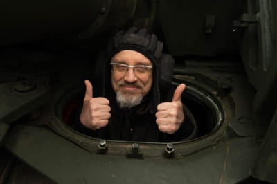 Резніков тестує танк "Оплот"