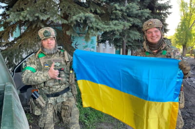 Даниїл Гончаренко з побратимом в Бахмуті