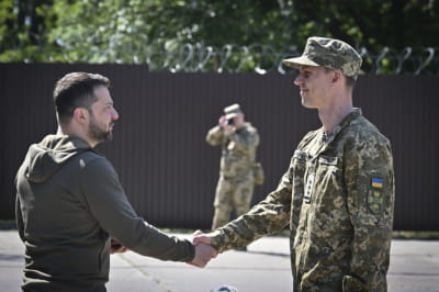 Зеленський привітав військових з Днем зв'язківця