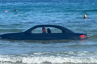 Автомобиль в море