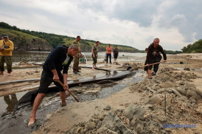 У Запоріжжі, на місці обмілілої берегової зони, виявили 1000-літній човен