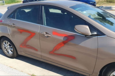 В Вене неизвестные разрисовали автомобили украинцев рашистским Z-символом