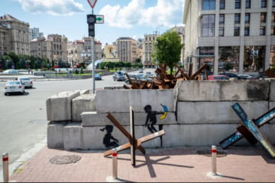 мурал Бенкси "Діти на "гойдалках"