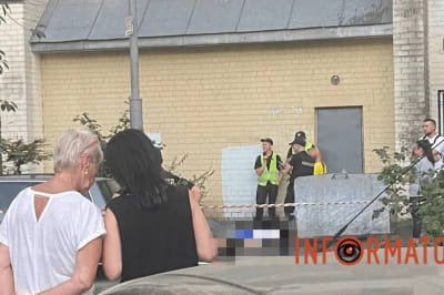 В Киеве на Позняках с 15 этажа выпали две девушки