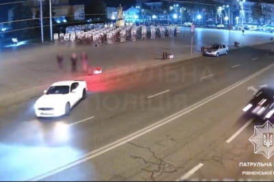 У Рівному водій "дрифтував" перед світлинами полеглих захисників