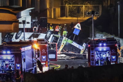 перевернутый автобус