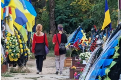 діти грабили могили полеглих військових 