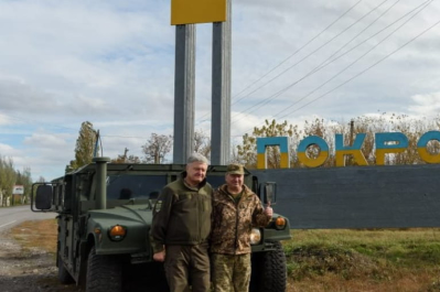 Порошенко привіз техніку та гуму