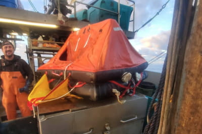 У Канаді врятували рибалку, який 13 днів дрейфував у Тихому океані на плоту