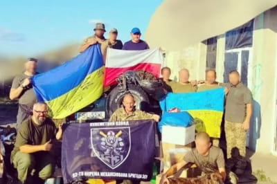 волонтер із військовими
