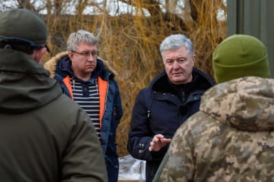 Порошенко з командою привіз техніку в 10-й армійський корпус ЗСУ