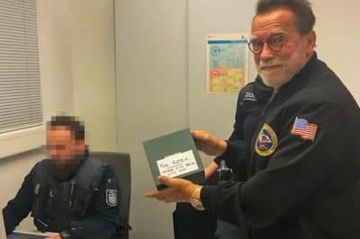 Арнольд Шварценеггер з правоохоронцями