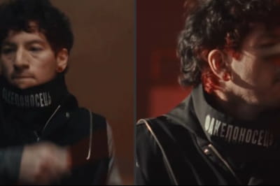 Барабанщик группы wenty One Pilots в жилете с надписью на украинском языке