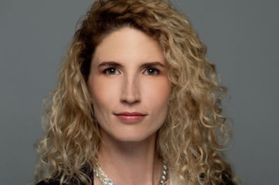 Історія Даніелли Местянек Янг 