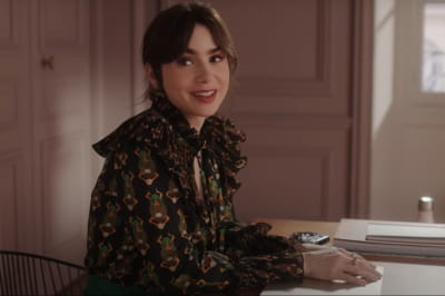 Кадр из фильма "Эмили в Париже"