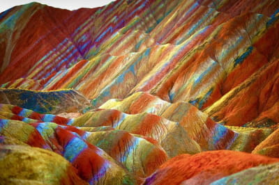 Радужные горы национального геопарка Чжанье, Китай.