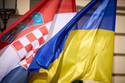 Прапори України і Хорватії