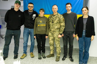 Сырский и волонтеры