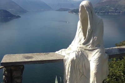 Замок Вецио, Италия