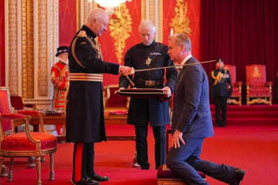 Чарльз III посвятил в рыцари известного кинорежиссера