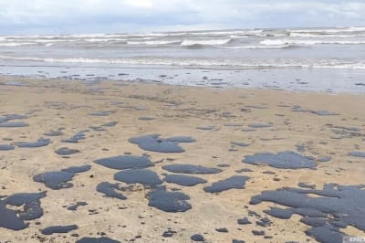 Мазут з затонулих російських танкерів