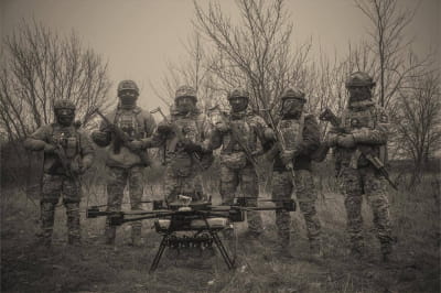 військові