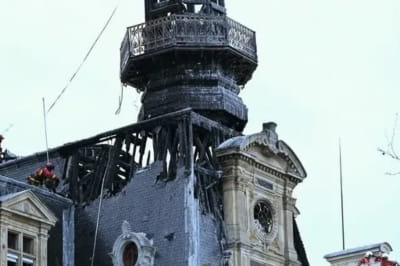 Згорівша дзвіниця в Парижі