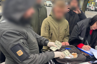 співробітник ТЦК продавав повістки