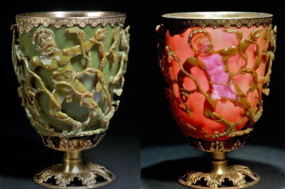 Кубок Ликурга. Когда вы помещаете источник света внутрь этой 1600-летней нефритовой зеленой римской чаши, она волшебным образом изменяет цвет. По всей вероятности, он был найден из саркофага, позже приобретенного семьей Ротшильдов, и сейчас выставлен в Бр