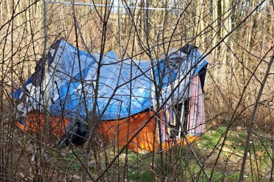 Українка в Польщі жила у наметі