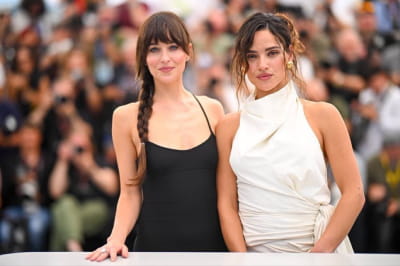 Дакота Джонсон і Адріа Архона 