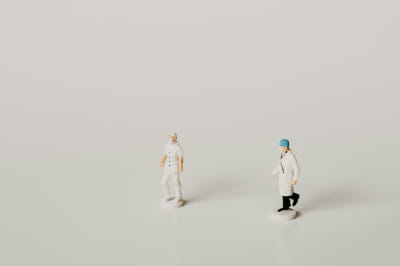 Фигурки врачей