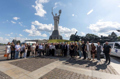 Фонд Порошенка допомагає війську