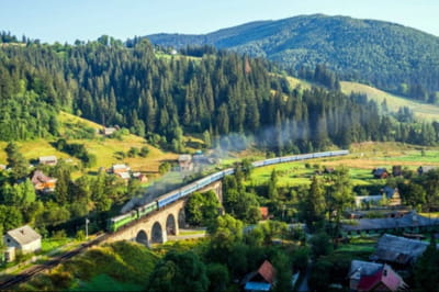 Поїзд у Карпати