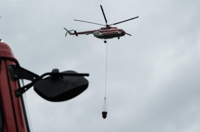 ГСЧС гасит пожар, возникший в результате обстрела