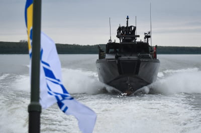 Катер Combat Boat 90