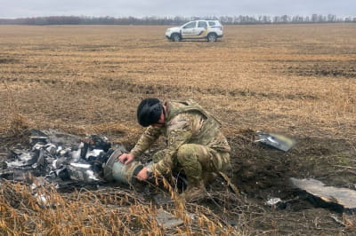 Правоохранители ликвидируют обезвреживать боевые элементы российских ракет и беспилотников