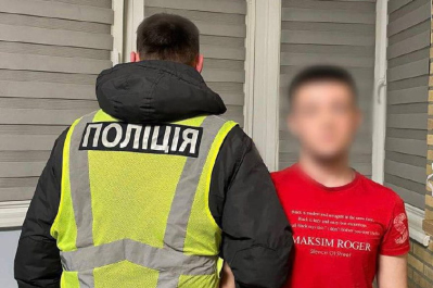 Правоохранители привлекли к ответственности молодого человека, который пел российские песни в полицейской форме