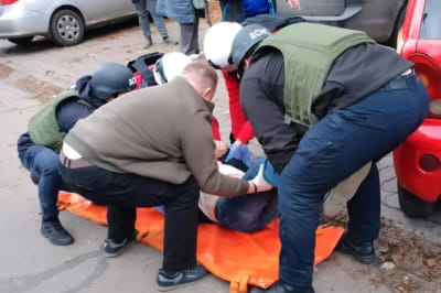 рф вбила і поранила людей у Нікополі