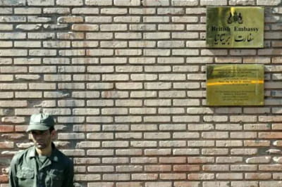 Лондон закрывает своё посольство в Тегеране
