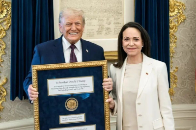 Лидер венесуэльской оппозиции Мария Корина Мачадо "передала" Дональду Трампу свою Нобелевскую премию мира